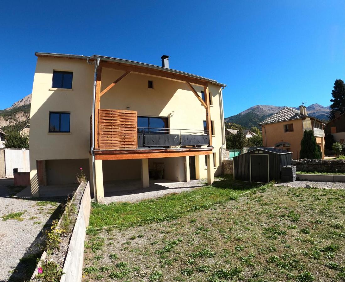 Maison neuve proche de Barcelonnette Jausiers Extérieur photo